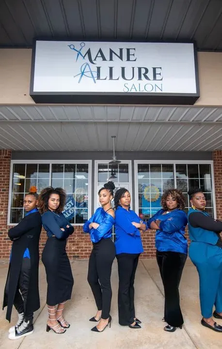 https://cdn.salonspotlight.com/photos/RE6JVfHFtNxm71uSW4KJ/e698e92f-893a-4711-84ae-582073b0f2ca_720x720
