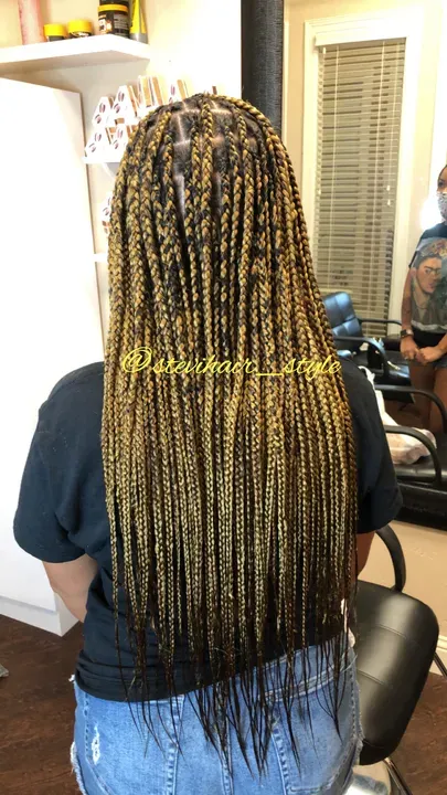 https://cdn.salonspotlight.com/photos/REfvBZvfxdlbxoRGXwSy/f2bd7190-6bcb-4ab5-a283-8607dbf1ea71_720x720