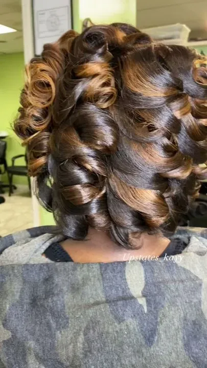 https://cdn.salonspotlight.com/photos/RIYZ63ebg7liwhdM93ej/35acccde-c70a-4b43-9ddc-463d82032a3f_720x720
