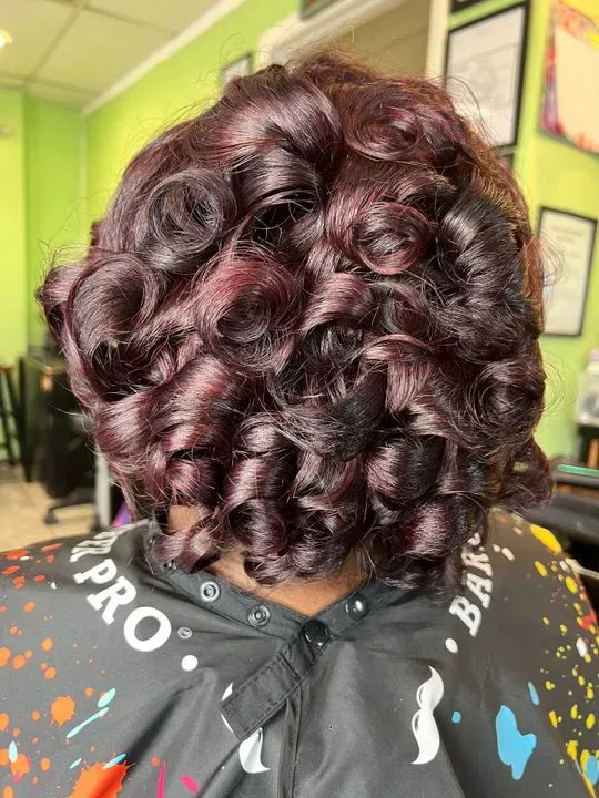 https://cdn.salonspotlight.com/photos/RIYZ63ebg7liwhdM93ej/47d8c6fc-e7e8-49e6-86f2-5151eb360ddb_720x720