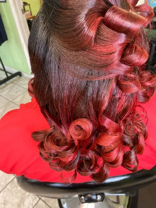 https://cdn.salonspotlight.com/photos/RIYZ63ebg7liwhdM93ej/6fdc1979-ea17-4545-9cba-96b74df11a6d_720x720