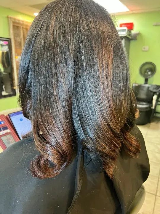 https://cdn.salonspotlight.com/photos/RIYZ63ebg7liwhdM93ej/ae07ffa3-efa0-4c62-8e8b-bda06e207ede_720x720