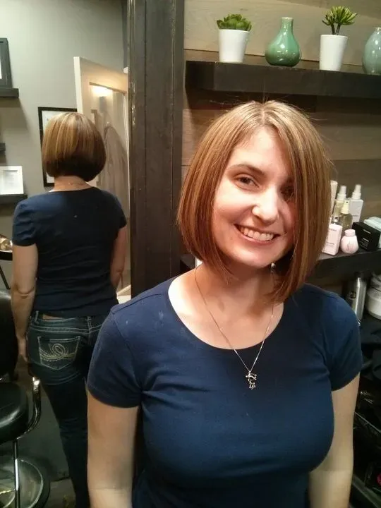 https://cdn.salonspotlight.com/photos/RK00hDvDufIJlEkjgQkz/b49ae09e-0191-4221-ae20-974624fbd8e3_720x720