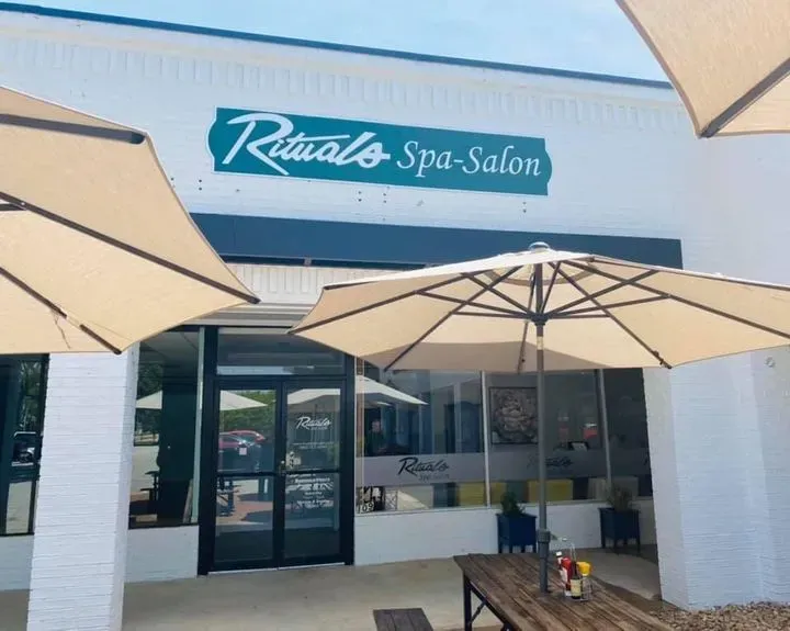 https://cdn.salonspotlight.com/photos/RNsET1gy3yTAZd9iaqfK/a87e78de-1b0d-4b9a-9d89-79476e4ee199_720x720