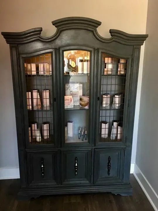 https://cdn.salonspotlight.com/photos/RNsET1gy3yTAZd9iaqfK/e16f1123-8c60-4e4c-b3f0-17cf7c6bb46a_720x720