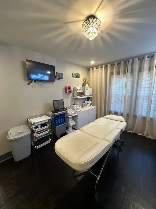 https://cdn.salonspotlight.com/photos/RNyd3HRnLrdz8wrJBolB/e4bf6653-0566-4607-b4b1-24886082590d_720x720