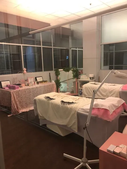 https://cdn.salonspotlight.com/photos/ROo31G1g6bZetjVPBBZG/eb756952-45e4-4b3e-b0c0-14d58c54638e_720x720