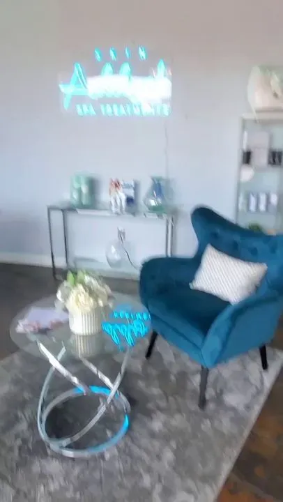 https://cdn.salonspotlight.com/photos/RQriV33E2Ywk30ugKyrJ/d18bfb20-1081-4a24-8f2d-e17153c54bb3_720x720
