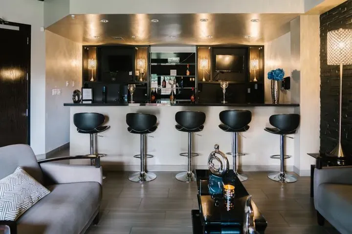 https://cdn.salonspotlight.com/photos/RSxhYaL8nPDP1XBRCVCM/2731b20a-2b81-4f09-9284-ab6867323596_720x720