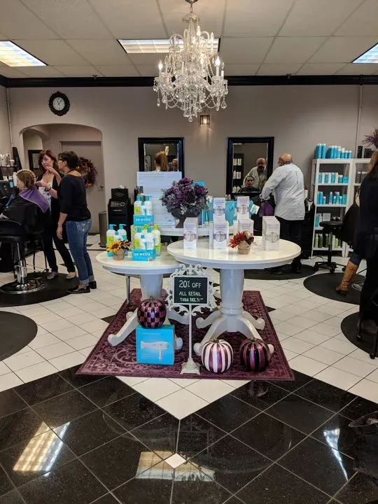 https://cdn.salonspotlight.com/photos/RTfscRP66zscZFm9TFGE/b74bb0ab-baf6-4964-a43b-a77be3075a92_720x720