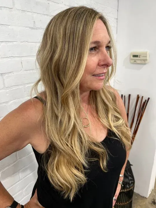 https://cdn.salonspotlight.com/photos/RUk7GITTwvVL5CQdyYlX/95ce492c-7f4a-40ac-9502-b2384448ad29_720x720