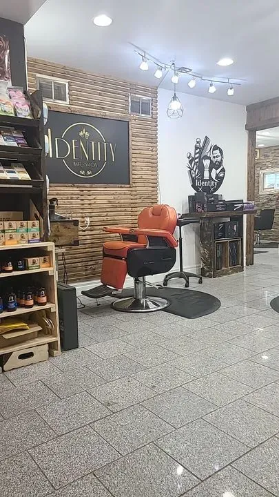 https://cdn.salonspotlight.com/photos/RWIO1J5E9tHBWzxH4az3/482b21a0-0399-4410-984f-a7b48b73e3d5_720x720