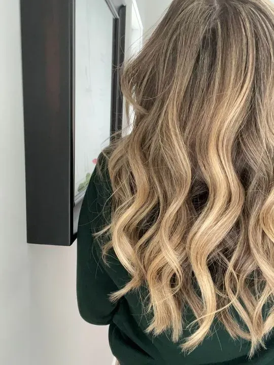 https://cdn.salonspotlight.com/photos/RWIO1J5E9tHBWzxH4az3/5628b275-33f4-4988-a2fc-c918a20bc778_720x720