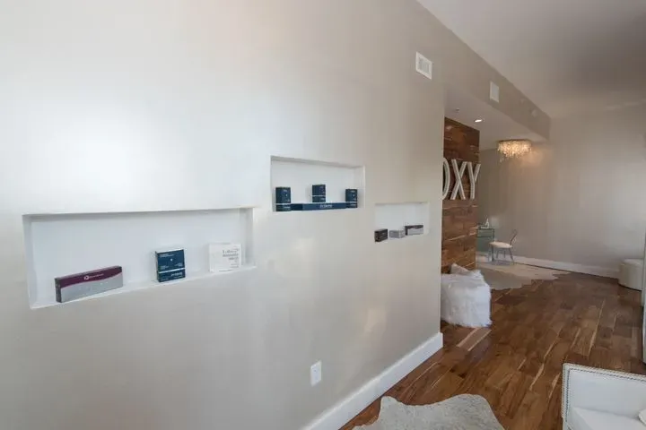 https://cdn.salonspotlight.com/photos/RWw2abTXFepwIJtqzLBl/674f2e09-93cf-45d6-9b40-073ec3e337cb_720x720