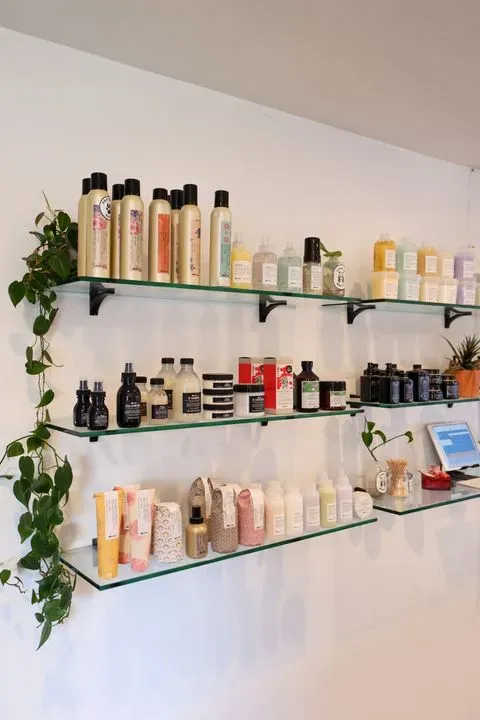 https://cdn.salonspotlight.com/photos/RXBQlk03PvwRSfnrxhcF/6b718f40-060d-4baf-a36d-3e6624500e88_720x720