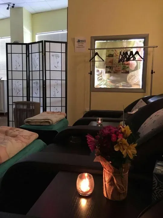 https://cdn.salonspotlight.com/photos/RaS9Knpi3E4z3qJhCFrp/82b1c977-cd04-4a78-ba4b-b26fc02b7063_720x720