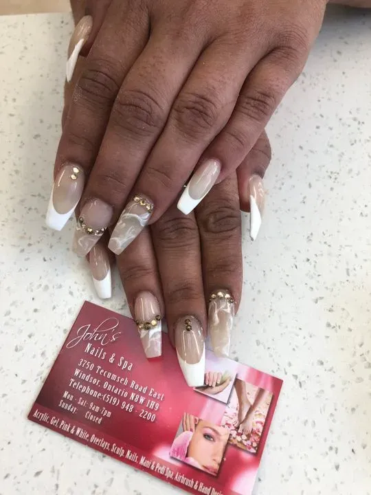 https://cdn.salonspotlight.com/photos/RdkRvs6cKMoMLiXpfSIM/ab7a441c-2f5f-48ea-9d46-0fc1af951a8b_720x720