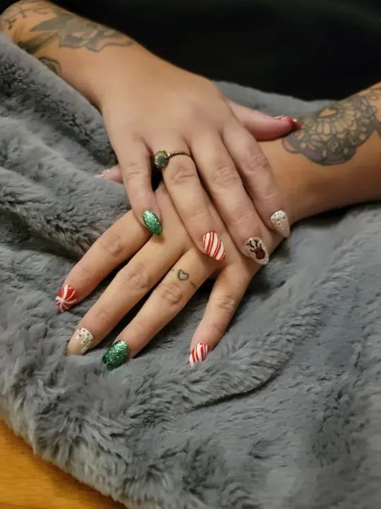 https://cdn.salonspotlight.com/photos/RdkRvs6cKMoMLiXpfSIM/ede2aa55-0c06-4dee-840f-a7d56f382e73_720x720