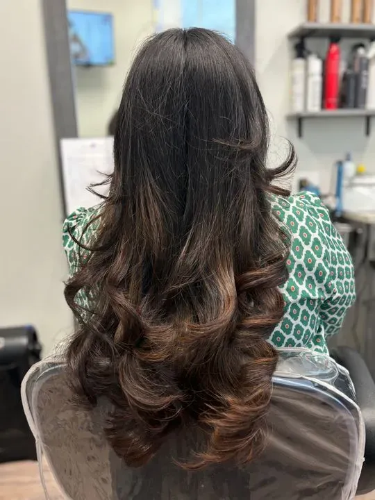 https://cdn.salonspotlight.com/photos/RdyRCXG7KXzyqufwZefa/35cf86a8-1fc7-433f-8dba-fac53f9a34a4_720x720