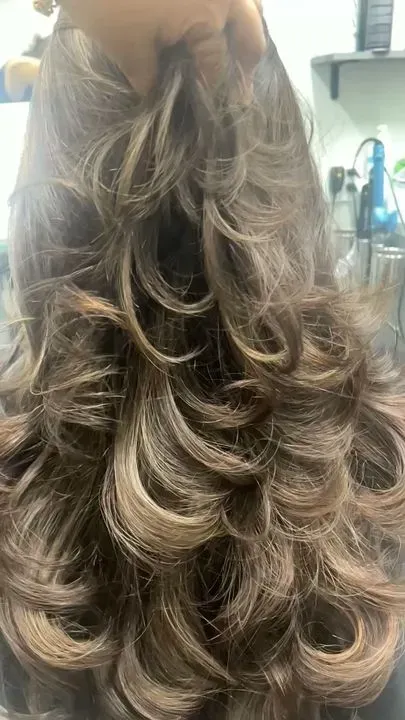 https://cdn.salonspotlight.com/photos/RdyRCXG7KXzyqufwZefa/fc441a7a-5aca-458a-b55d-c35d5ea6c07f_720x720