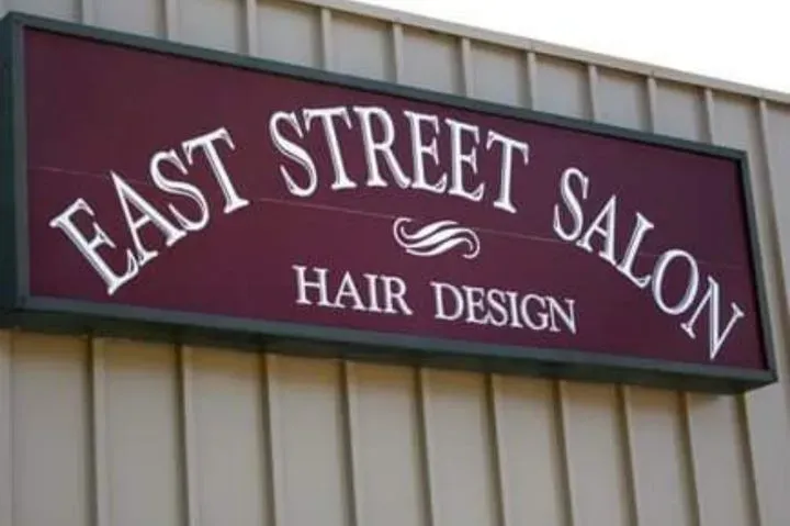 https://cdn.salonspotlight.com/photos/RfchMkcOqQdSRtUkSfWo/040358eb-b8e1-407e-a47f-fb94f188d180_720x720