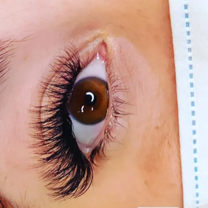 https://cdn.salonspotlight.com/photos/RgSTiQ21IBUJaY8ArKyd/f0c6e8e1-9ad0-4c97-84b5-5f04b783dd73_720x720