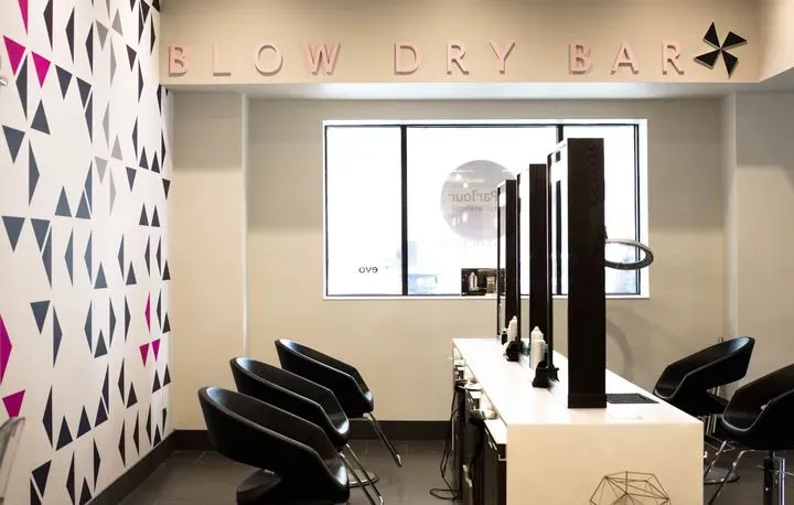 https://cdn.salonspotlight.com/photos/RgY0c3JBq6EE447t829G/884f6eeb-8ac2-4ff6-9c76-8044c8927e8b_720x720
