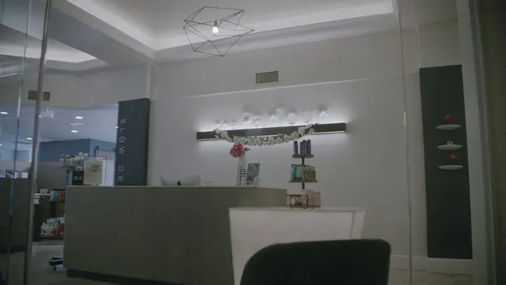https://cdn.salonspotlight.com/photos/RgY0c3JBq6EE447t829G/d8c8ad6a-5534-454c-a469-cd931643aa98_720x720