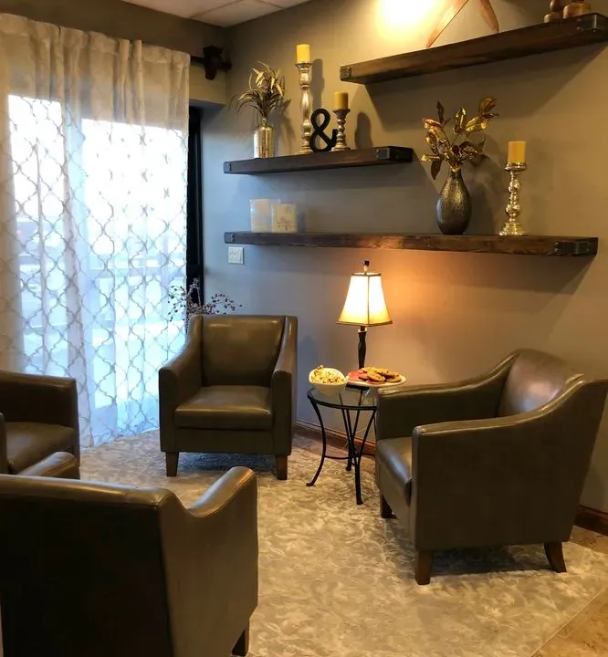 https://cdn.salonspotlight.com/photos/RgvQDDVcs0fIEQnNNFIZ/b6be5e9c-4c90-4eb5-897c-6b31cef68143_720x720