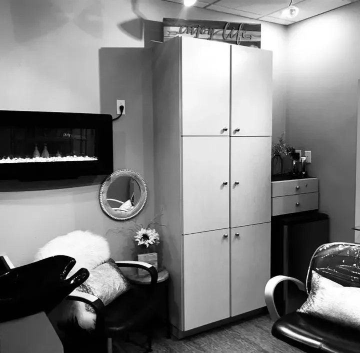 https://cdn.salonspotlight.com/photos/RgvQDDVcs0fIEQnNNFIZ/e62e7a4c-43e3-4172-8c0e-08f5905e53d3_720x720