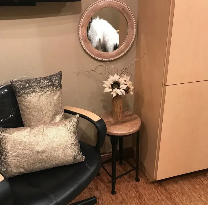 https://cdn.salonspotlight.com/photos/RgvQDDVcs0fIEQnNNFIZ/ec2dd421-4613-4ee4-995b-6c50b890cb78_720x720