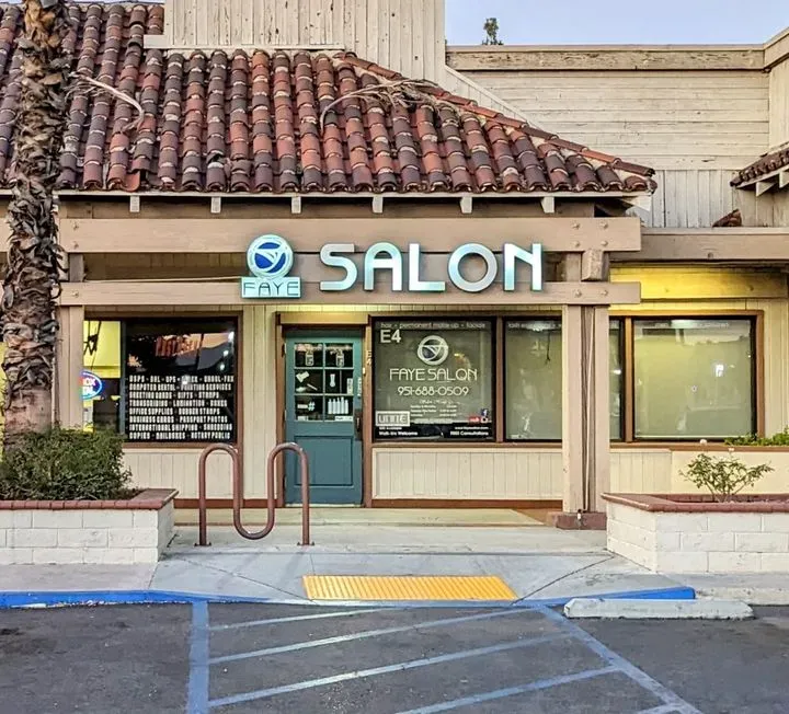 https://cdn.salonspotlight.com/photos/Rho7tymMnAW8RdJoRHiQ/21944eea-c470-4f8c-87b1-4741a0e089d2_720x720