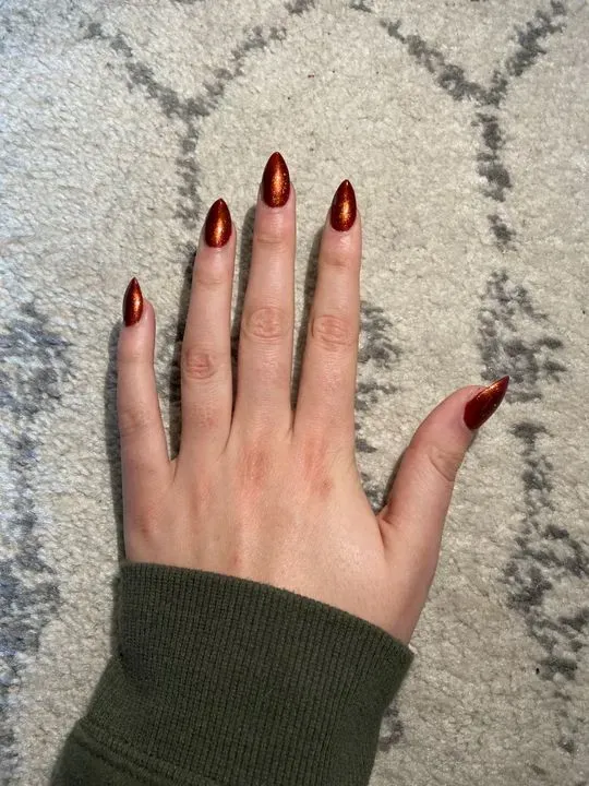 https://cdn.salonspotlight.com/photos/RiYMRhk0imMkYGtThO69/b0e6b8f4-f15c-4406-a7aa-d992f0f99811_720x720