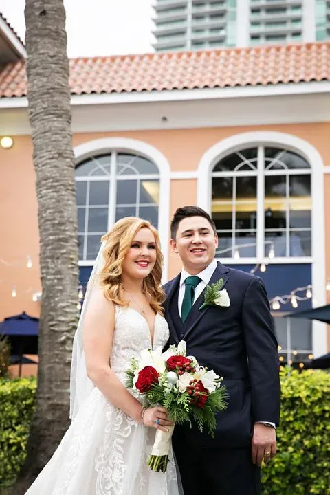 https://cdn.salonspotlight.com/photos/RjFAIMKbUU8k0ajTo4jD/7dfafac5-b56b-435f-baf1-9f3cdcdab185_720x720