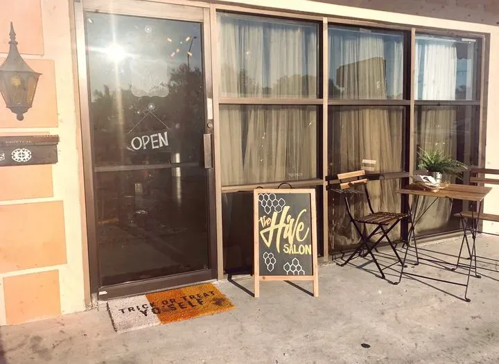 https://cdn.salonspotlight.com/photos/RjFAIMKbUU8k0ajTo4jD/909ab432-4023-41fc-9425-70303585173f_720x720