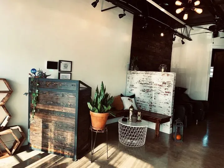 https://cdn.salonspotlight.com/photos/RjFAIMKbUU8k0ajTo4jD/bde3b75d-b64e-473c-9ed1-a3a12fb18ee7_720x720