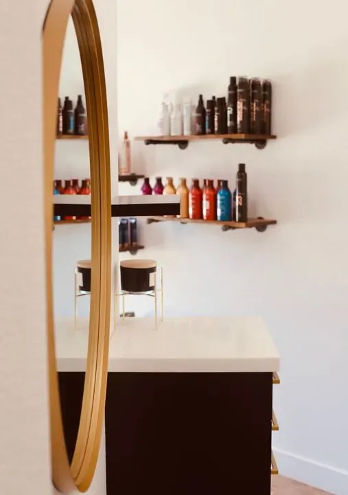 https://cdn.salonspotlight.com/photos/RjqhG4PezfMwLV757irj/068380ab-afe3-4ad6-810f-3cb2242278b7_720x720