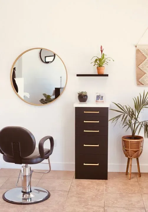 https://cdn.salonspotlight.com/photos/RjqhG4PezfMwLV757irj/67056577-ea12-497e-b1d9-ea98330a582e_720x720