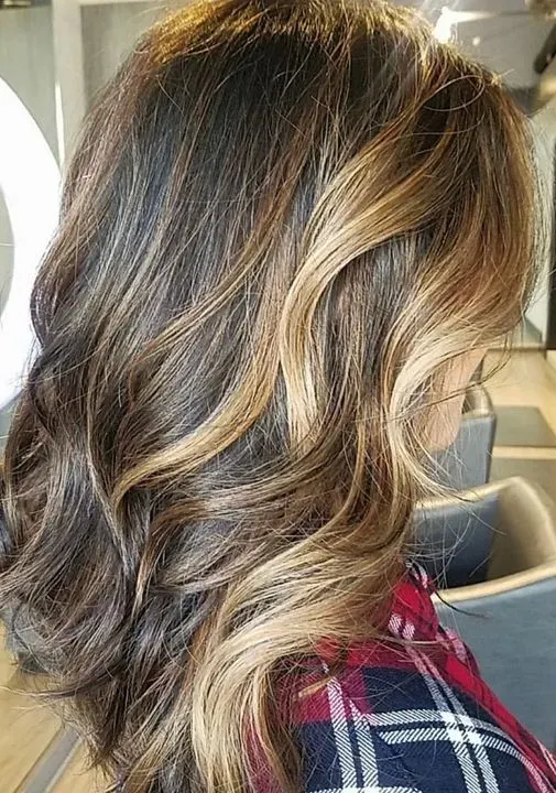 https://cdn.salonspotlight.com/photos/RjqhG4PezfMwLV757irj/d0a7b667-cf40-47c6-8355-85f807973dc7_720x720