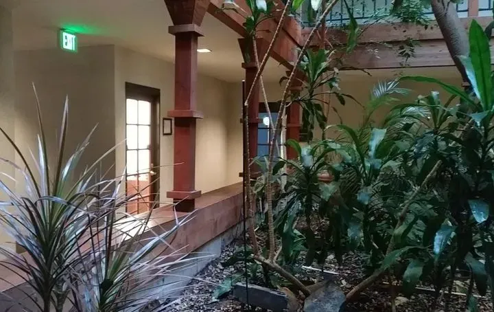 https://cdn.salonspotlight.com/photos/Rk8A6HTbVmQRF4NX6N43/89e1bc1f-b1ba-4c8d-8615-f544fbca5928_720x720