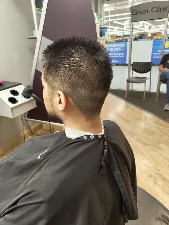 https://cdn.salonspotlight.com/photos/RkMipdVmnR0kjrboo0mw/fd88dbe0-d9e7-43e7-a2fa-5000554dfb6f_720x720