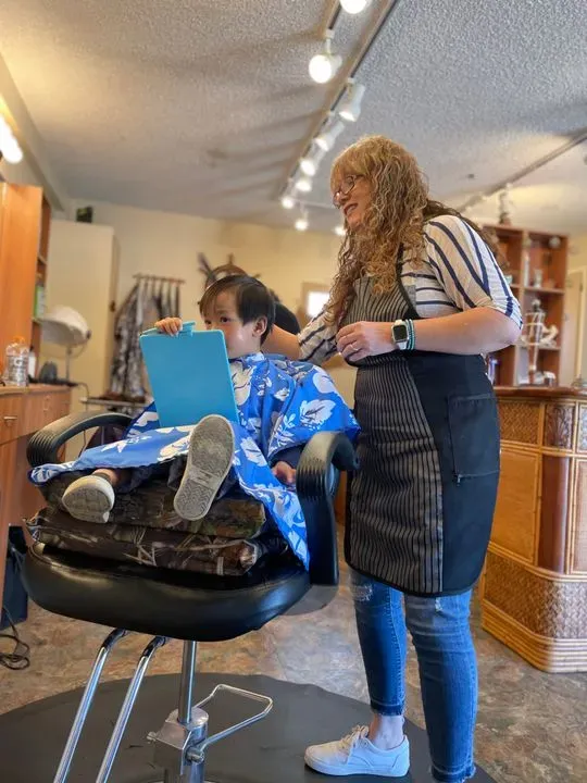 https://cdn.salonspotlight.com/photos/RkOu1Njd6CnIyhc9dm1E/cfa807b6-66bb-4dcf-84c2-36d62ada332c_720x720