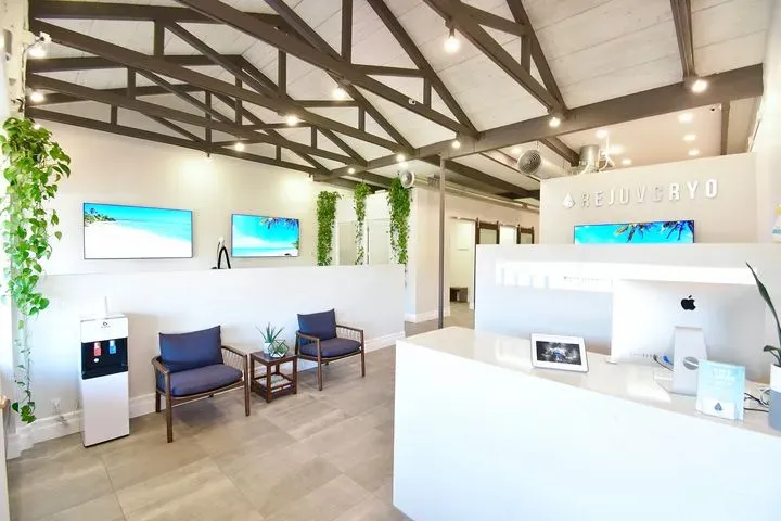 https://cdn.salonspotlight.com/photos/RkicQm2g87eO9bZumAfR/0239c611-4e89-46ea-b6be-5608ff23c689_720x720