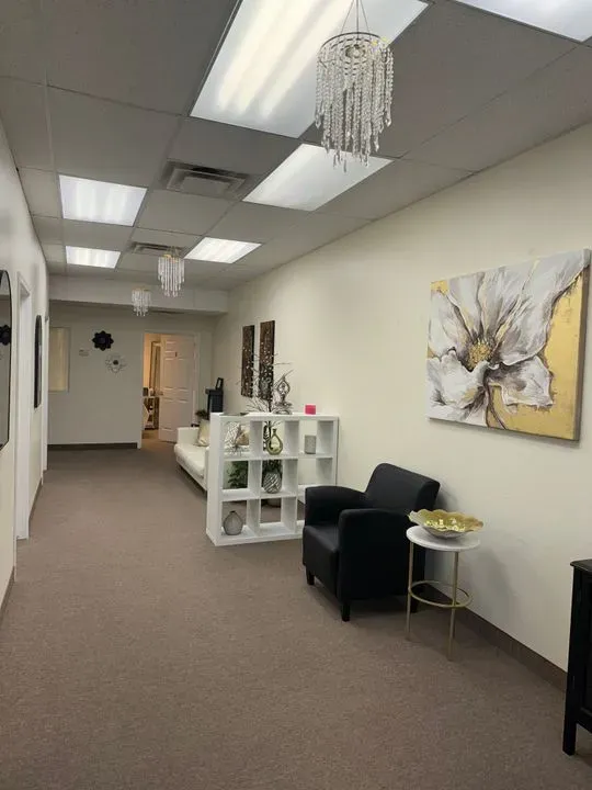 https://cdn.salonspotlight.com/photos/RmKuU9kfW9Es3EDkAOpd/2ca8c5ee-a97f-443f-a630-e7f6cbcc2c81_720x720