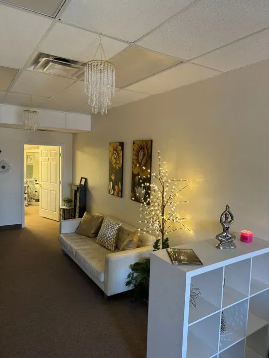 https://cdn.salonspotlight.com/photos/RmKuU9kfW9Es3EDkAOpd/8078abbe-5821-4e68-a545-0f6a9ad2407f_720x720