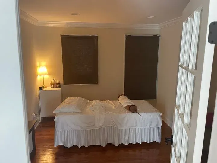 https://cdn.salonspotlight.com/photos/RmoudzPuC4h7pxD3HeIK/95cc028d-b1ac-4679-bfbe-34fad4bb0402_720x720