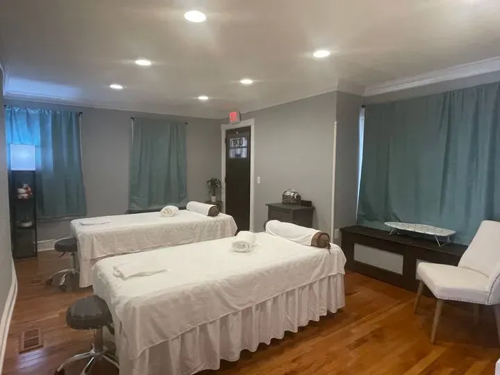 https://cdn.salonspotlight.com/photos/RmoudzPuC4h7pxD3HeIK/c83207bf-c5e9-4864-b456-f017f319a0ae_720x720
