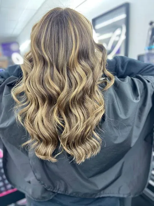 https://cdn.salonspotlight.com/photos/Rn45RGehasNuPDVVrLQv/d58f9ab1-0982-4f2e-b8b3-fd2e2dbdfef1_720x720