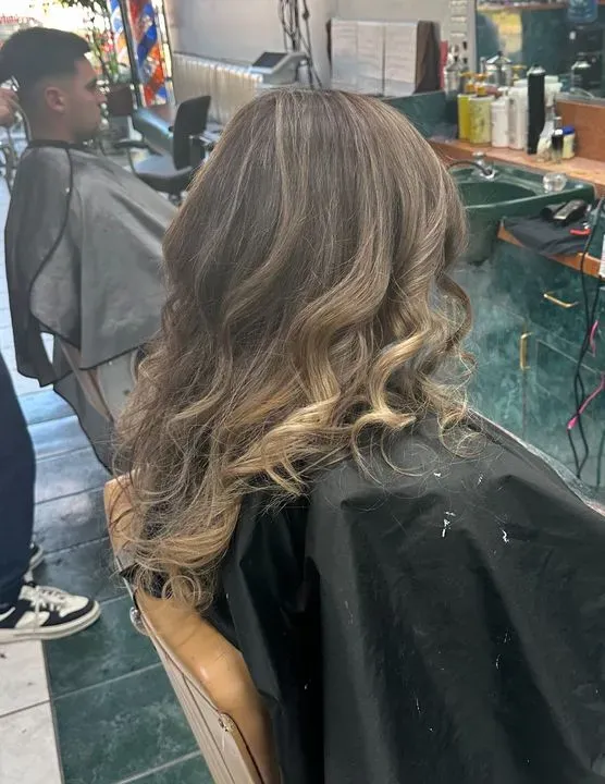 https://cdn.salonspotlight.com/photos/RnAT6FGJslgdytRYIYNk/175db58b-82fc-4af2-a306-d243a8ec9344_720x720