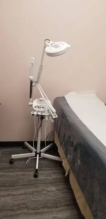 https://cdn.salonspotlight.com/photos/RnshdTTmEXJgWBkIRrNb/35a48b95-c334-44b4-afb2-c6fd7ee86407_720x720
